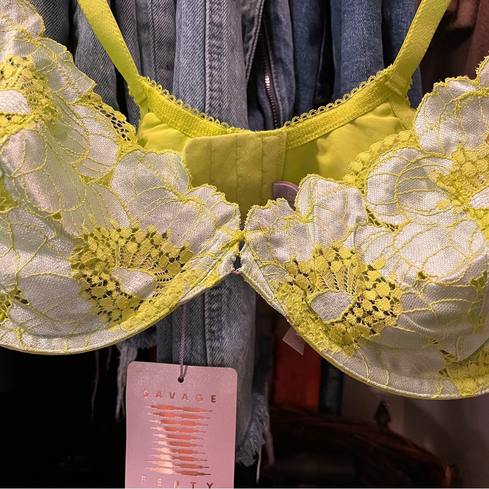 Savage Fenty Mod Poppy unlined Lace Underwire Bra in Neon Yellow